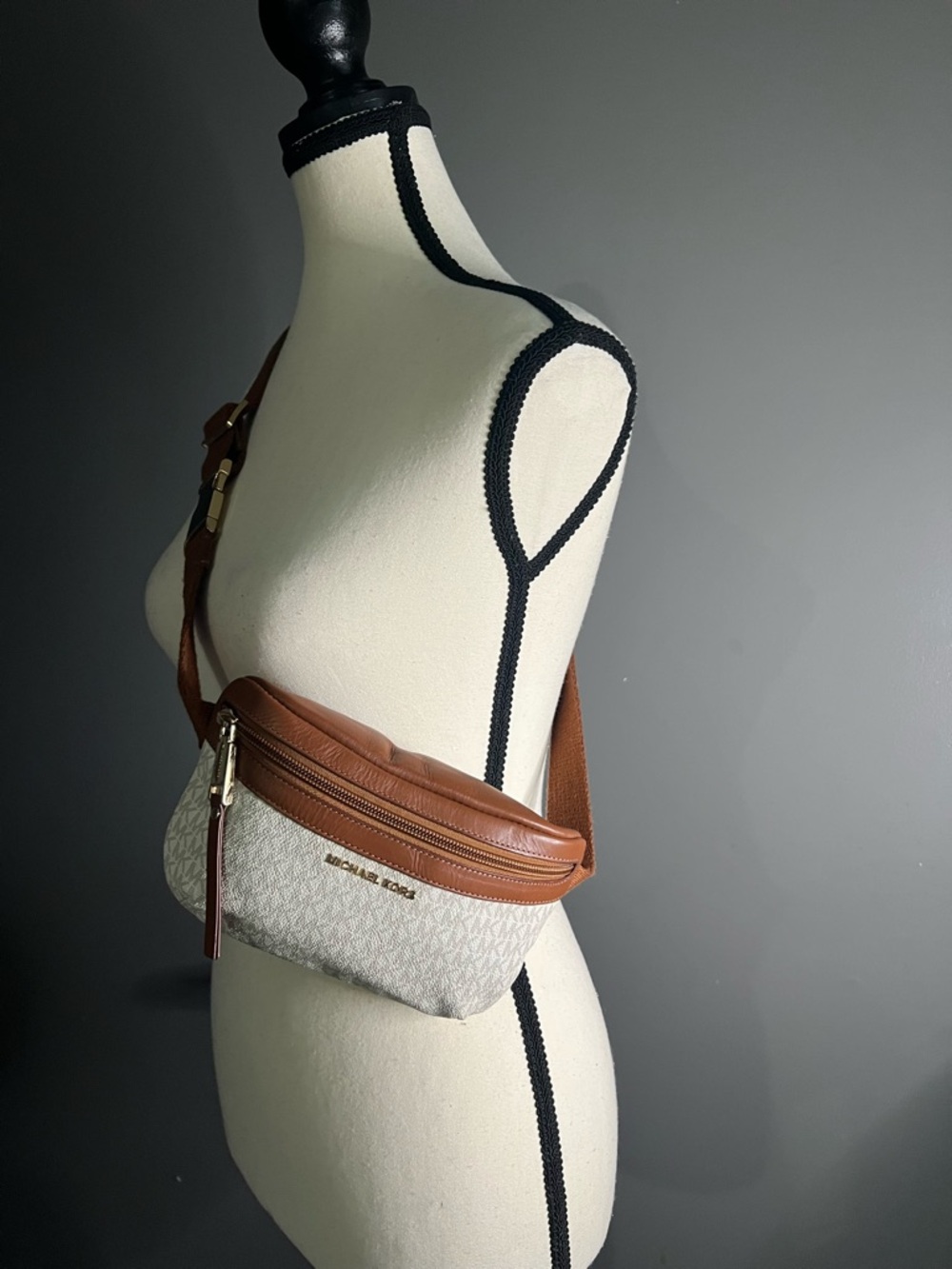 Michael Kors Tan & Cream Signature Crossbody Belt Bag. EUC